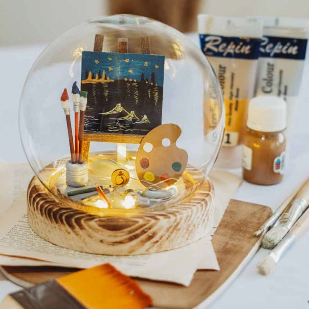 گوی دکوری طرح نقاش چراغ دار