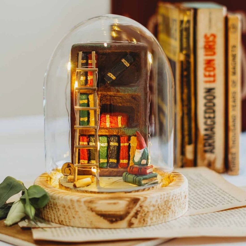 گوی کتابخانه ریسه دار.jpg