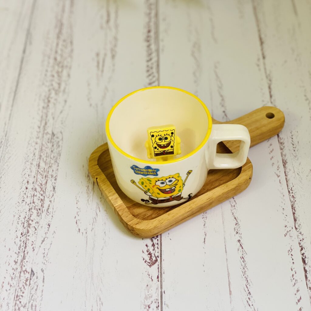 ماگ سرامیکی طرح باب اسفنجی (داخل عروسکی)