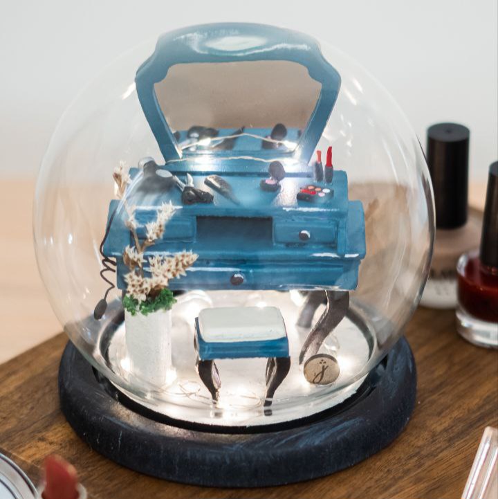 گوی دکوری طرح آرایشگاه زنانه